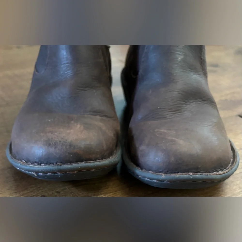 UGG akadia Womens leather boots shearling lining Sz 7